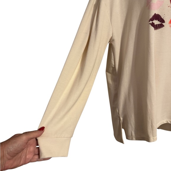 NWT #FALL2025🍁  FUN!! Cream Lip Print Top  PLUS: 2X   #CL - Picture 5 of 11